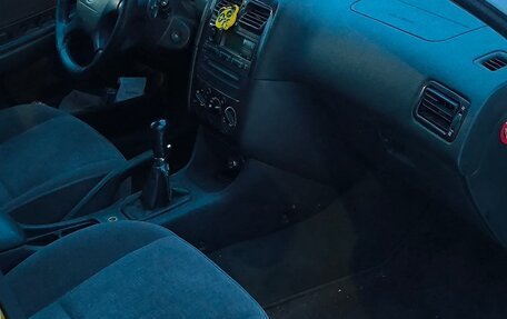 Toyota Avensis III рестайлинг, 2001 год, 350 000 рублей, 2 фотография