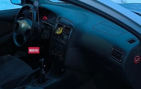 Toyota Avensis III рестайлинг, 2001 год, 350 000 рублей, 3 фотография