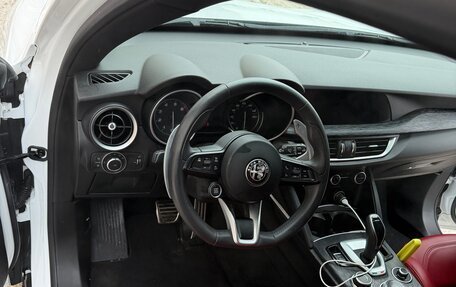 Alfa Romeo Stelvio, 2022 год, 3 990 000 рублей, 6 фотография