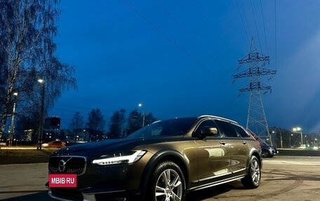 Volvo V90 Cross Country I рестайлинг, 2017 год, 3 500 000 рублей, 34 фотография