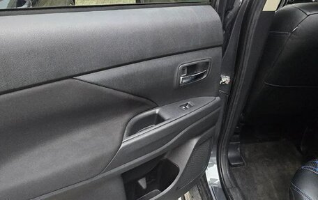 Mitsubishi Outlander III рестайлинг 3, 2021 год, 2 500 000 рублей, 7 фотография