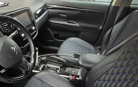 Mitsubishi Outlander III рестайлинг 3, 2021 год, 2 500 000 рублей, 4 фотография