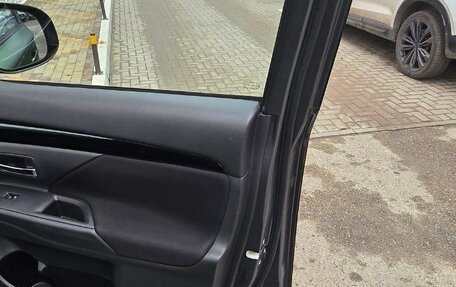 Mitsubishi Outlander III рестайлинг 3, 2021 год, 2 500 000 рублей, 6 фотография