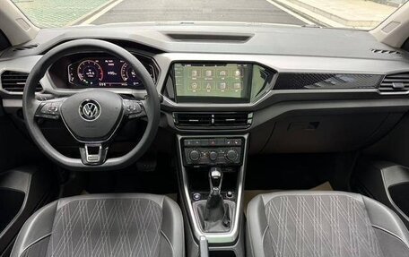 Volkswagen T-Cross I, 2022 год, 1 600 000 рублей, 9 фотография