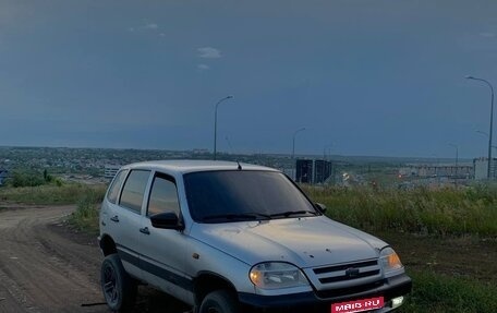 Chevrolet Niva I рестайлинг, 2003 год, 210 000 рублей, 1 фотография