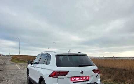 Volkswagen Tiguan II, 2018 год, 2 550 000 рублей, 3 фотография