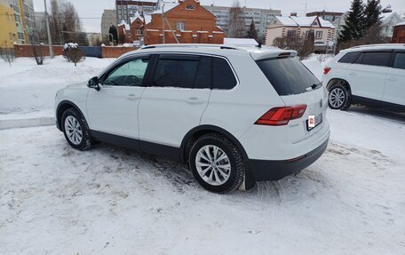 Volkswagen Tiguan II, 2017 год, 2 650 000 рублей, 3 фотография