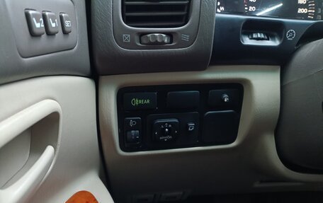 Toyota Land Cruiser 100 рестайлинг 2, 2002 год, 1 750 000 рублей, 11 фотография