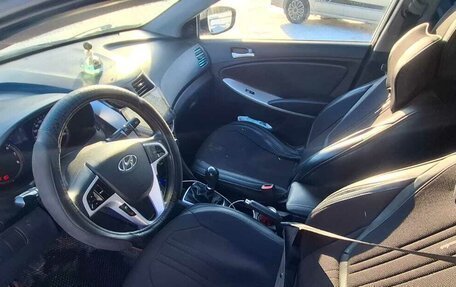 Hyundai Solaris II рестайлинг, 2013 год, 570 000 рублей, 3 фотография