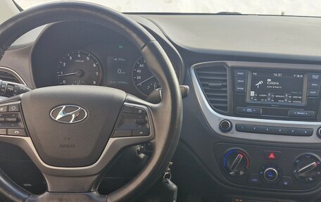 Hyundai Solaris II рестайлинг, 2018 год, 1 200 000 рублей, 11 фотография