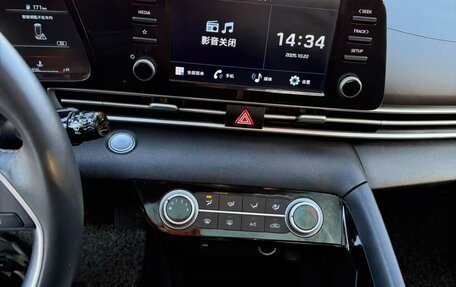 Hyundai Elantra, 2022 год, 1 800 000 рублей, 5 фотография