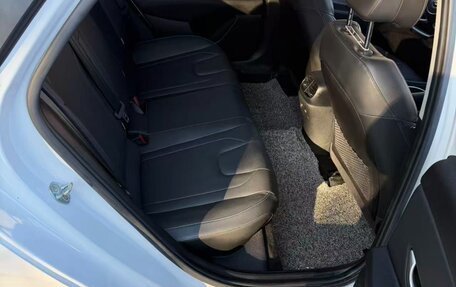 Hyundai Elantra, 2022 год, 1 800 000 рублей, 15 фотография