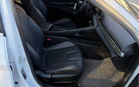 Hyundai Elantra, 2022 год, 1 800 000 рублей, 11 фотография