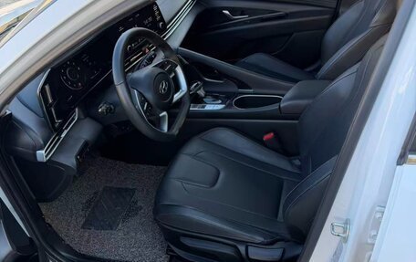 Hyundai Elantra, 2022 год, 1 800 000 рублей, 10 фотография