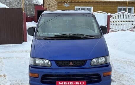 Mitsubishi Space Gear I рестайлинг, 1999 год, 800 000 рублей, 2 фотография