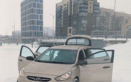 Hyundai Solaris II рестайлинг, 2012 год, 530 000 рублей, 1 фотография