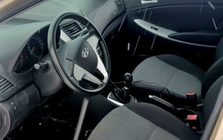 Hyundai Solaris II рестайлинг, 2012 год, 530 000 рублей, 12 фотография