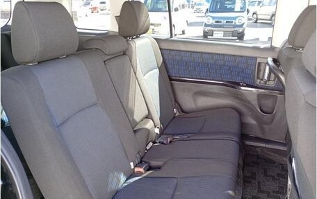 Toyota ISis I, 2015 год, 1 150 000 рублей, 12 фотография