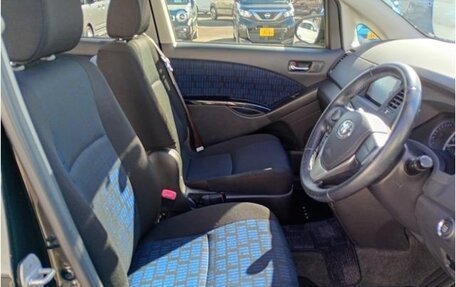 Toyota ISis I, 2015 год, 1 150 000 рублей, 10 фотография