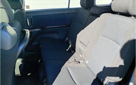 Toyota ISis I, 2015 год, 1 150 000 рублей, 13 фотография