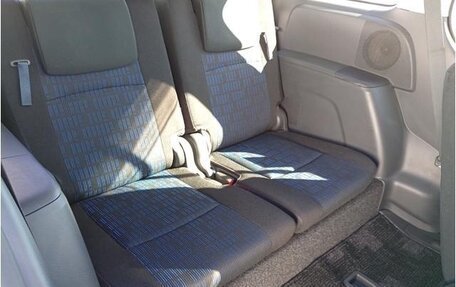 Toyota ISis I, 2015 год, 1 150 000 рублей, 14 фотография