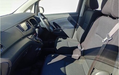 Toyota ISis I, 2015 год, 1 150 000 рублей, 16 фотография