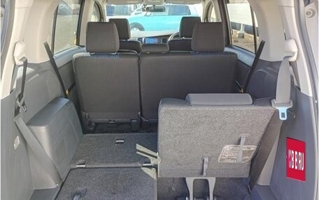 Toyota ISis I, 2015 год, 1 150 000 рублей, 17 фотография