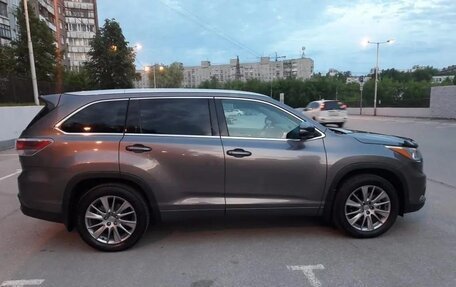 Toyota Highlander III, 2013 год, 3 050 000 рублей, 3 фотография