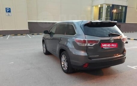 Toyota Highlander III, 2013 год, 3 050 000 рублей, 2 фотография