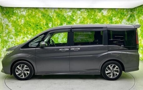 Honda Stepwgn IV, 2017 год, 1 420 000 рублей, 2 фотография