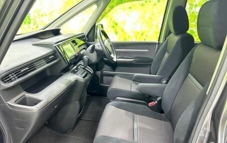 Honda Stepwgn IV, 2017 год, 1 420 000 рублей, 7 фотография