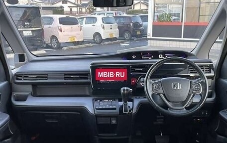 Honda Stepwgn IV, 2017 год, 1 530 000 рублей, 17 фотография