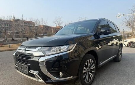 Mitsubishi Outlander III рестайлинг 3, 2022 год, 1 760 000 рублей, 1 фотография