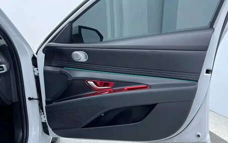 Hyundai Elantra, 2023 год, 1 380 000 рублей, 25 фотография