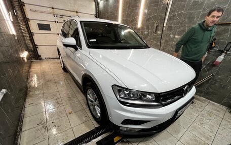 Volkswagen Tiguan II, 2017 год, 1 900 000 рублей, 2 фотография