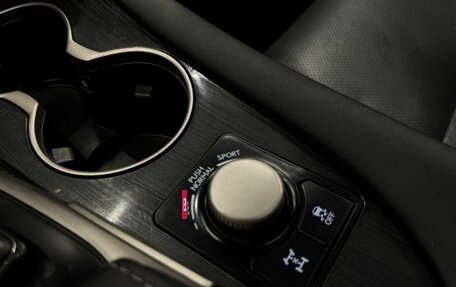 Lexus RX IV рестайлинг, 2018 год, 4 210 000 рублей, 15 фотография