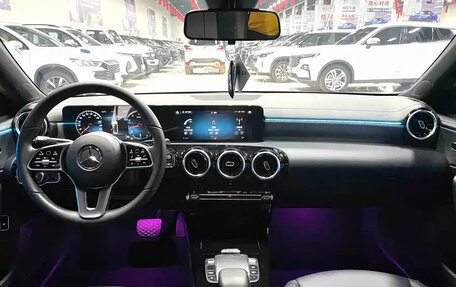 Mercedes-Benz A-Класс, 2023 год, 1 650 000 рублей, 10 фотография