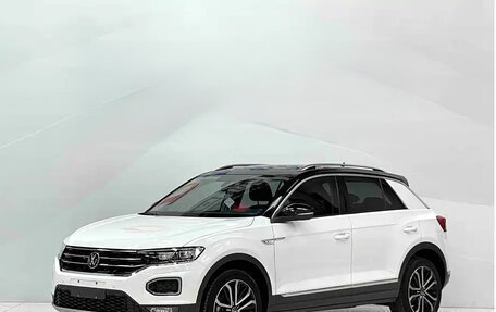 Volkswagen T-Roc I, 2023 год, 1 570 000 рублей, 1 фотография