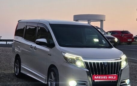 Toyota Esquire I, 2015 год, 2 400 000 рублей, 2 фотография