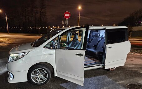 Toyota Esquire I, 2015 год, 2 400 000 рублей, 8 фотография