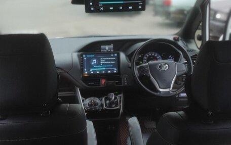 Toyota Esquire I, 2015 год, 2 400 000 рублей, 36 фотография