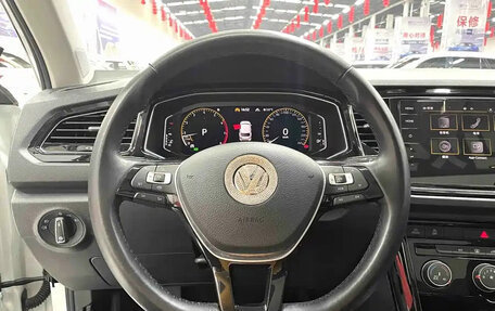 Volkswagen T-Roc I, 2023 год, 1 570 000 рублей, 8 фотография