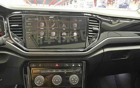 Volkswagen T-Roc I, 2023 год, 1 570 000 рублей, 11 фотография