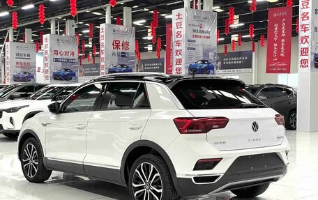 Volkswagen T-Roc I, 2023 год, 1 570 000 рублей, 7 фотография