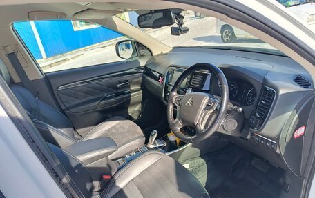 Mitsubishi Outlander III рестайлинг 3, 2018 год, 2 800 000 рублей, 10 фотография