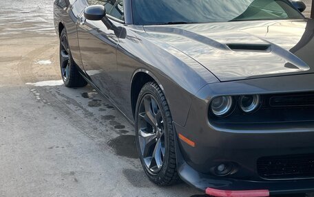 Dodge Challenger III рестайлинг 2, 2020 год, 4 100 000 рублей, 3 фотография
