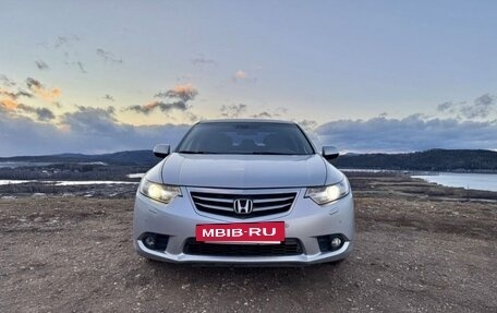 Honda Accord VIII рестайлинг, 2011 год, 1 100 000 рублей, 2 фотография