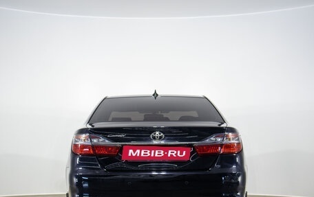 Toyota Camry, 2017 год, 1 899 000 рублей, 6 фотография