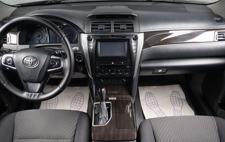 Toyota Camry, 2017 год, 1 899 000 рублей, 8 фотография