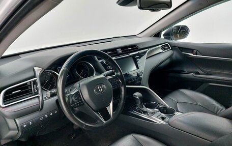 Toyota Camry, 2020 год, 2 750 000 рублей, 10 фотография